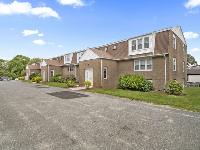 24 Betty's Pond Road 1K, Hyannis, MA 02601