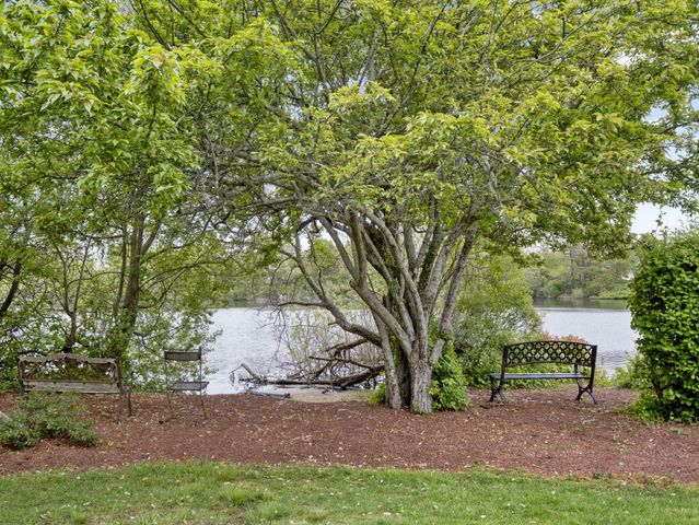 24 Betty's Pond Road 1K, Hyannis, MA 02601