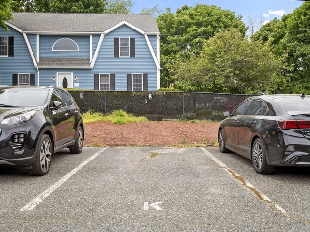 24 Betty's Pond Road 1K, Hyannis, MA 02601