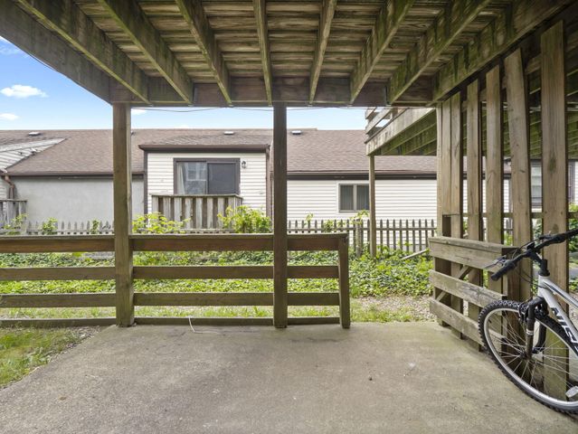 24 Betty's Pond Road 1K, Hyannis, MA 02601