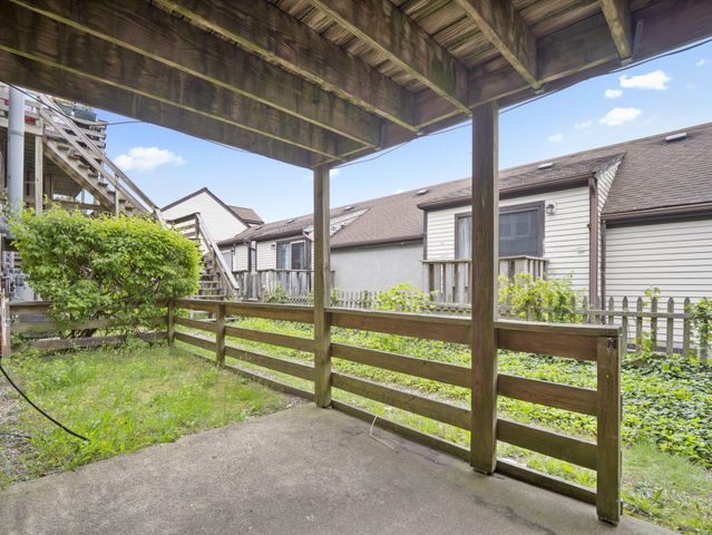 24 Betty's Pond Road 1K, Hyannis, MA 02601