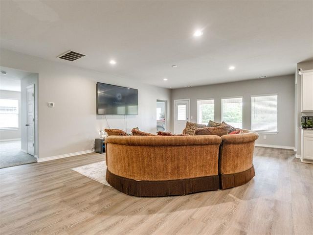14404 Natural Falls Way, Oklahoma City, OK 73142