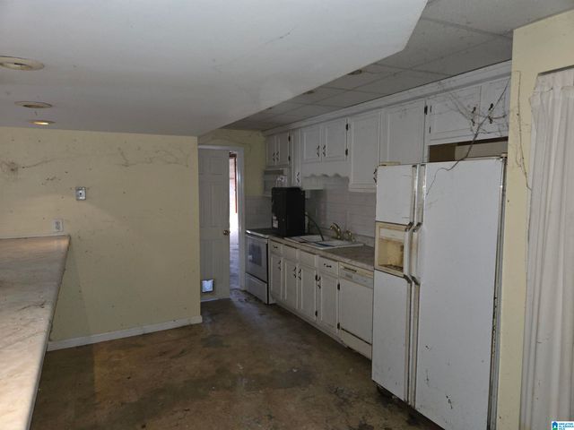 2841 VESTAVIA FOREST PLACE, Vestavia Hills, AL 35216