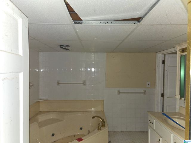 2841 VESTAVIA FOREST PLACE, Vestavia Hills, AL 35216