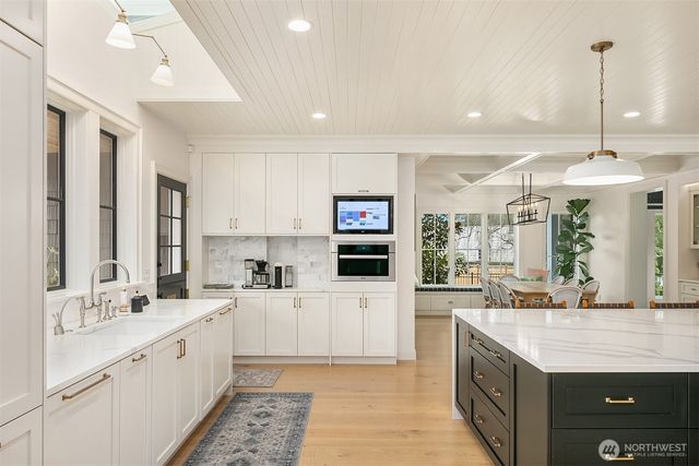 5721 65th Avenue NE, Seattle, WA 98105