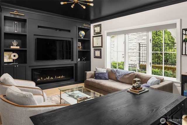 5721 65th Avenue NE, Seattle, WA 98105