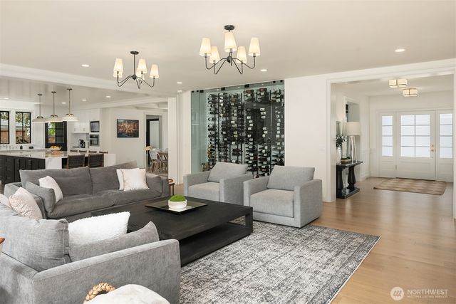 5721 65th Avenue NE, Seattle, WA 98105