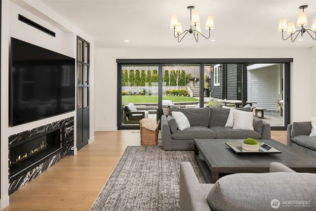 5721 65th Avenue NE, Seattle, WA 98105