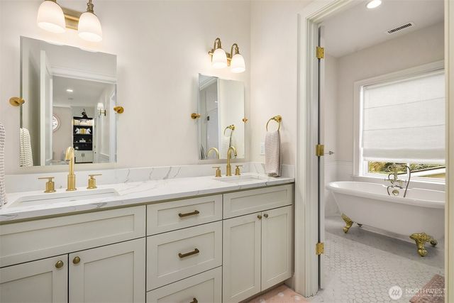 5721 65th Avenue NE, Seattle, WA 98105