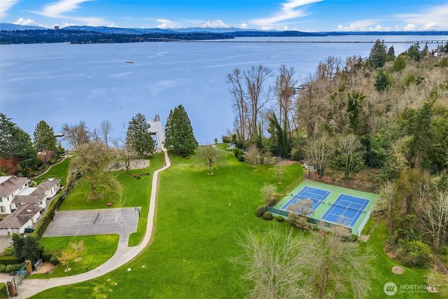 5721 65th Avenue NE, Seattle, WA 98105