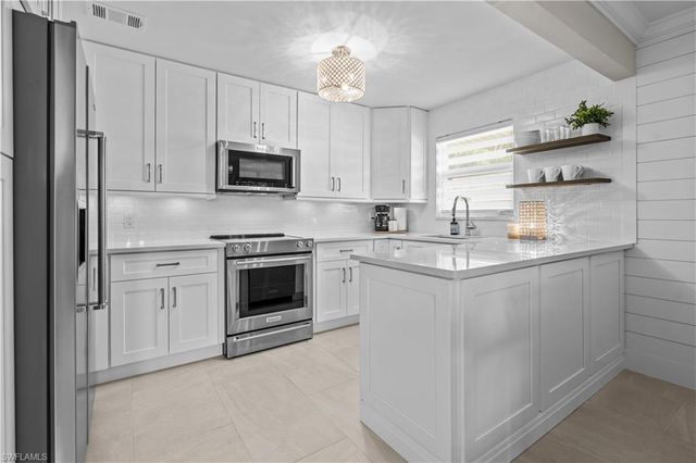 260 Lanchester CT # 36, Naples, FL 34112