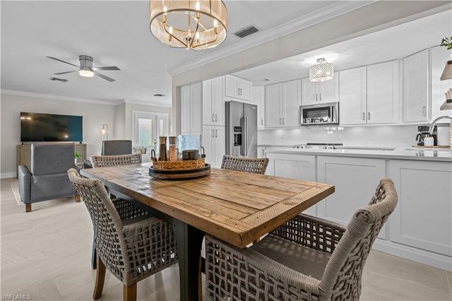 260 Lanchester CT # 36, Naples, FL 34112