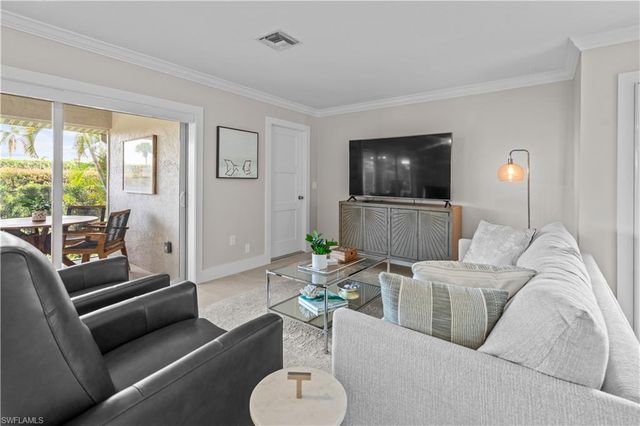 260 Lanchester CT # 36, Naples, FL 34112