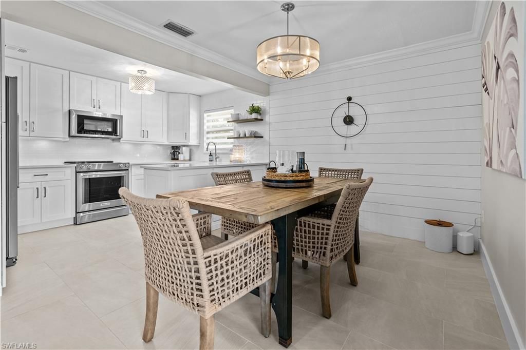 260 Lanchester CT # 36, Naples, FL 34112