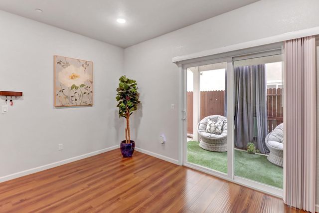 7896 Diamond Willow Ln, Sacramento, CA 95828