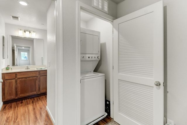 7896 Diamond Willow Ln, Sacramento, CA 95828