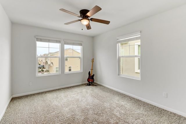 7896 Diamond Willow Ln, Sacramento, CA 95828