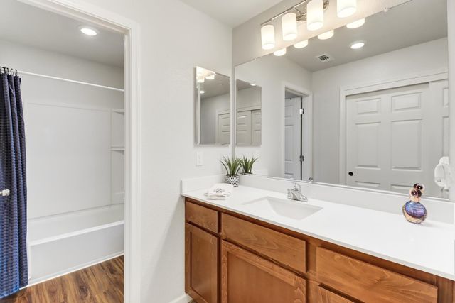 7896 Diamond Willow Ln, Sacramento, CA 95828