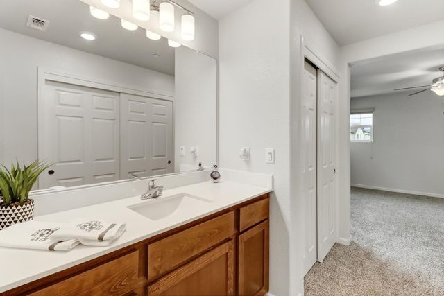 7896 Diamond Willow Ln, Sacramento, CA 95828