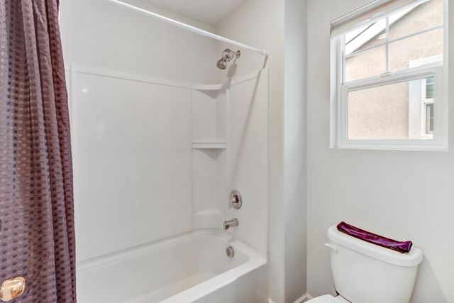 7896 Diamond Willow Ln, Sacramento, CA 95828