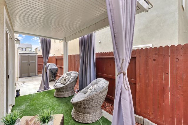 7896 Diamond Willow Ln, Sacramento, CA 95828