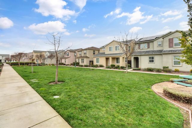 7896 Diamond Willow Ln, Sacramento, CA 95828