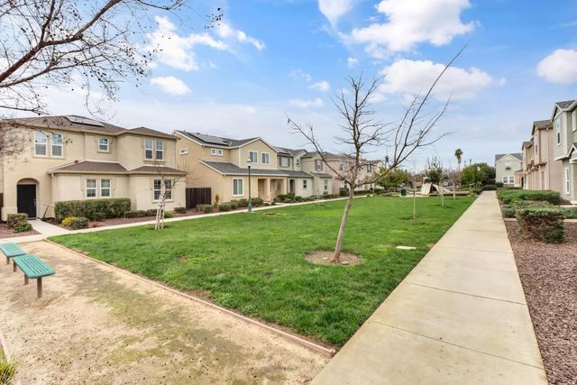 7896 Diamond Willow Ln, Sacramento, CA 95828