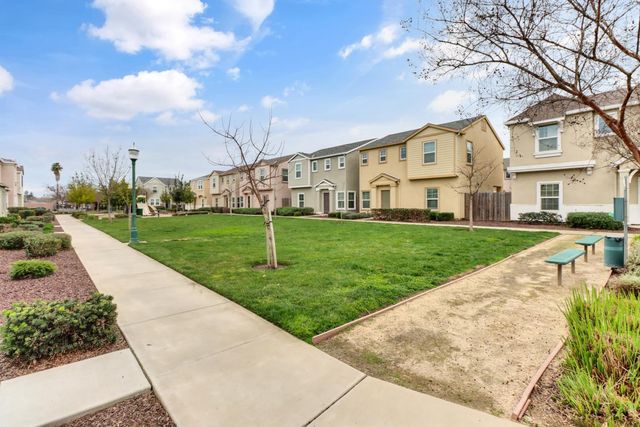 7896 Diamond Willow Ln, Sacramento, CA 95828