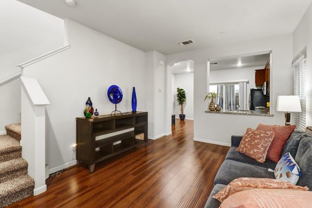 7896 Diamond Willow Ln, Sacramento, CA 95828