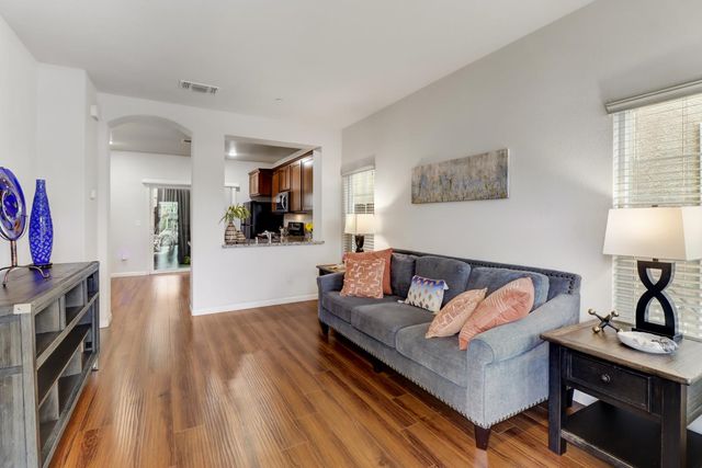 7896 Diamond Willow Ln, Sacramento, CA 95828