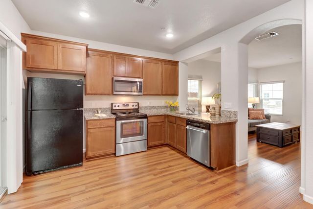 7896 Diamond Willow Ln, Sacramento, CA 95828