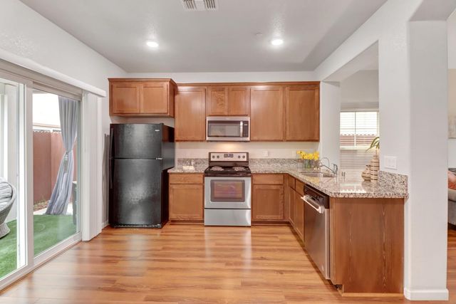 7896 Diamond Willow Ln, Sacramento, CA 95828