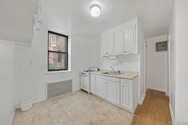 270 N Broadway PS, Yonkers, NY 10701