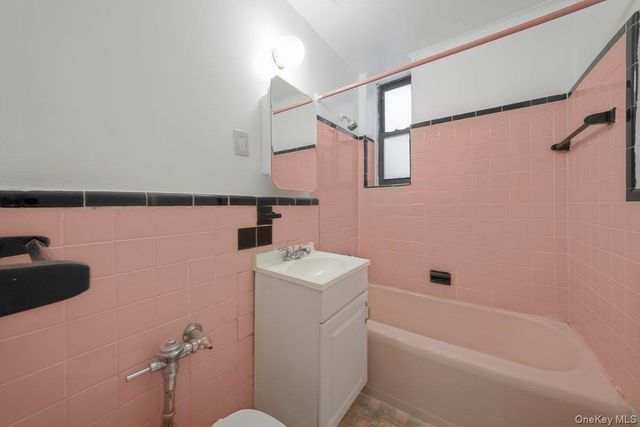 270 N Broadway PS, Yonkers, NY 10701