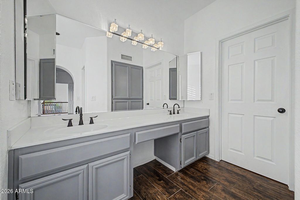 Image 10 of property listing at 14404 N 15TH Place, Phoenix, AZ 85022