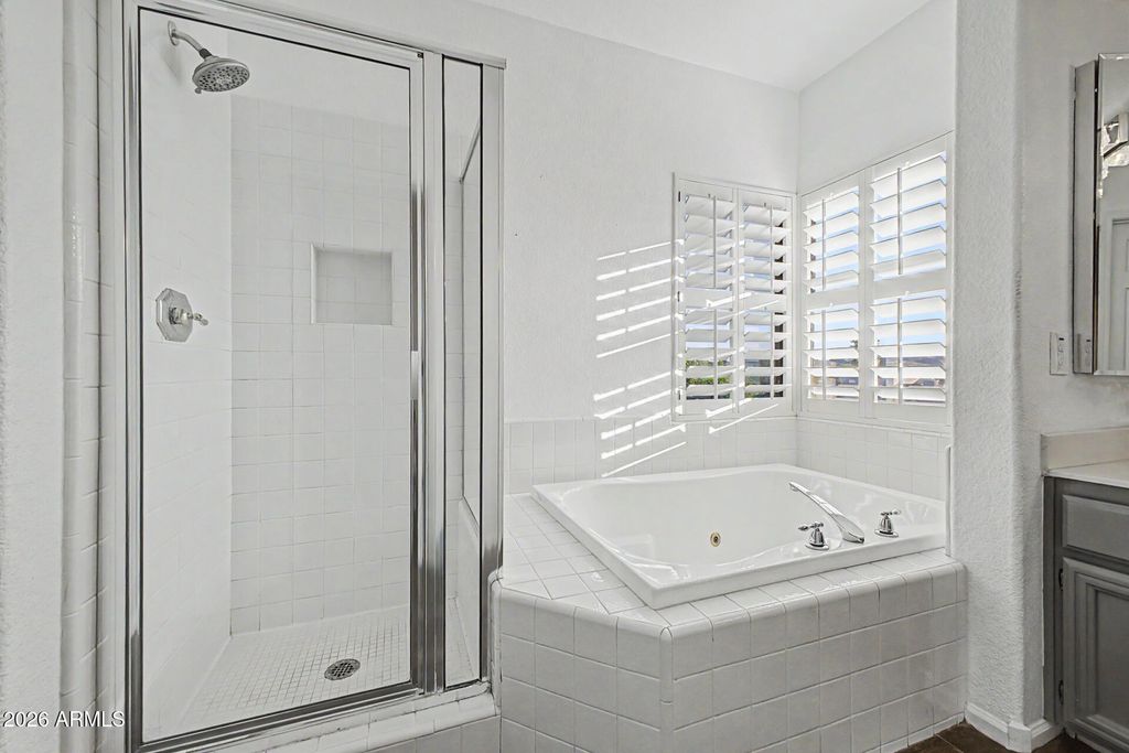 Image 11 of property listing at 14404 N 15TH Place, Phoenix, AZ 85022