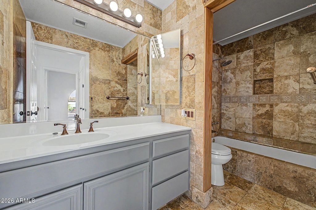 Image 13 of property listing at 14404 N 15TH Place, Phoenix, AZ 85022