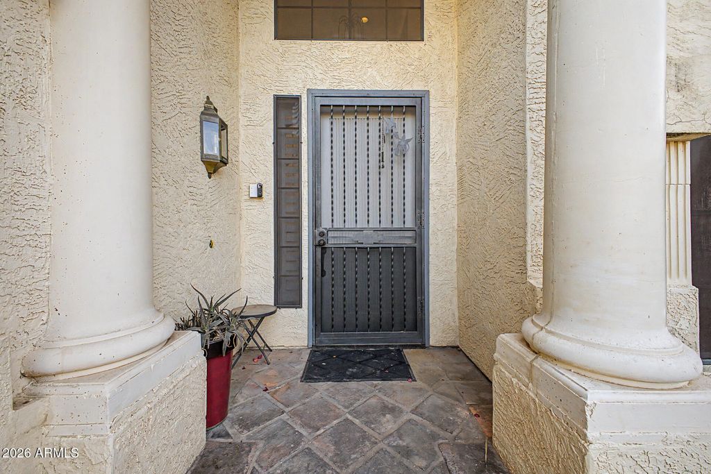 Image 2 of property listing at 14404 N 15TH Place, Phoenix, AZ 85022