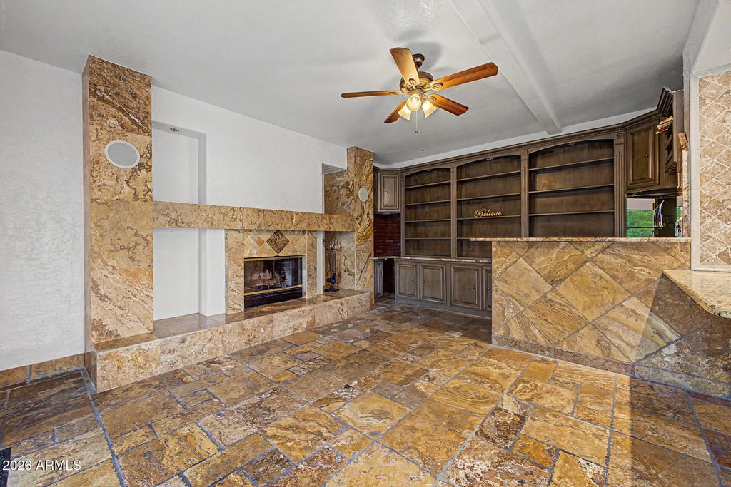 Image 5 of property listing at 14404 N 15TH Place, Phoenix, AZ 85022