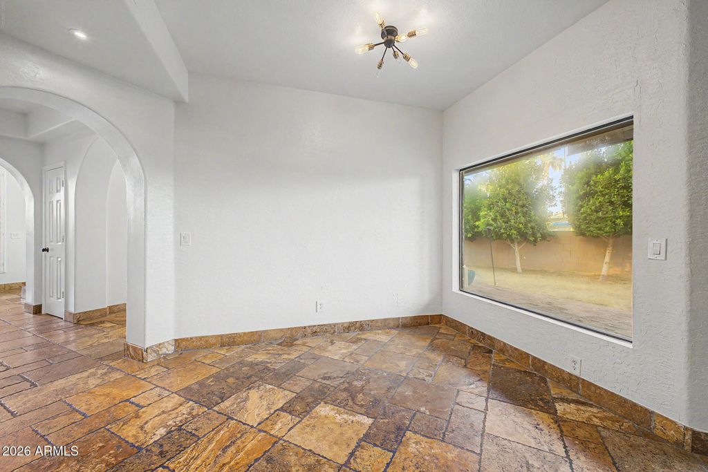 Image 7 of property listing at 14404 N 15TH Place, Phoenix, AZ 85022
