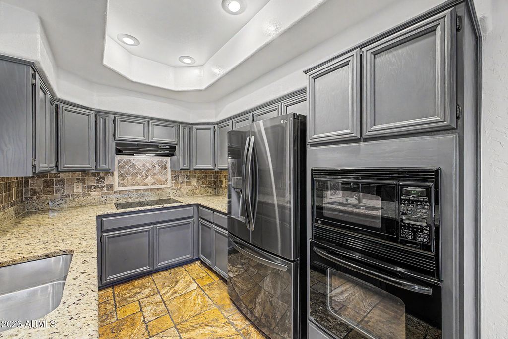 Image 9 of property listing at 14404 N 15TH Place, Phoenix, AZ 85022