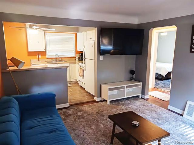 16521 Salem Street, Detroit, MI 48219
