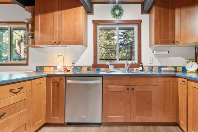 282 Hill Top Court, Boulder Creek, CA 95006