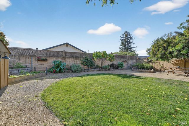 1020 Catalpa Way, Petaluma, CA 94954