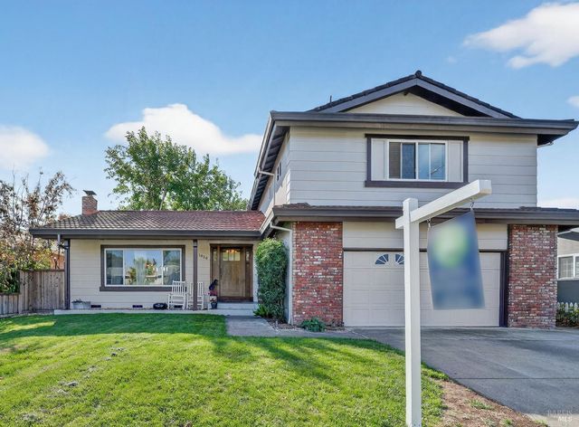 1020 Catalpa Way, Petaluma, CA 94954