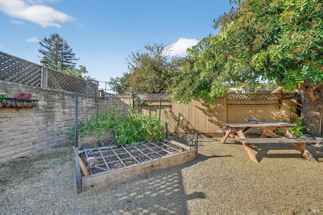 1020 Catalpa Way, Petaluma, CA 94954