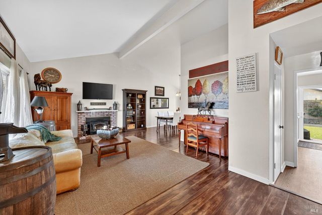 1020 Catalpa Way, Petaluma, CA 94954