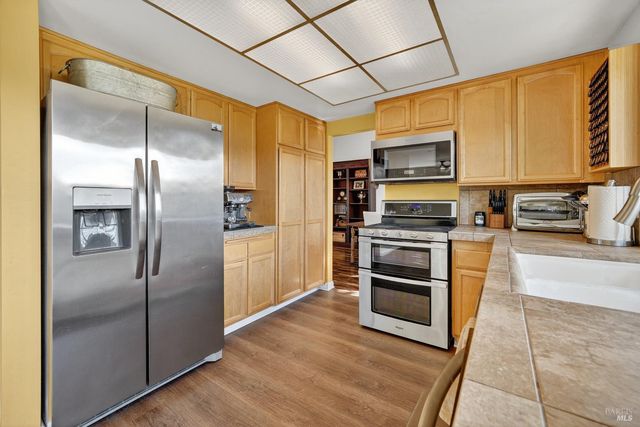 1020 Catalpa Way, Petaluma, CA 94954