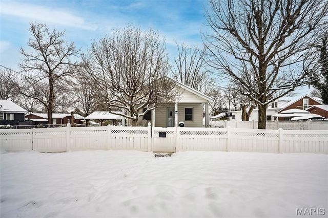 9734 Diamond Drive, Riverview, MO 63137