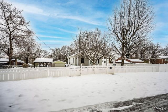 9734 Diamond Drive, Riverview, MO 63137